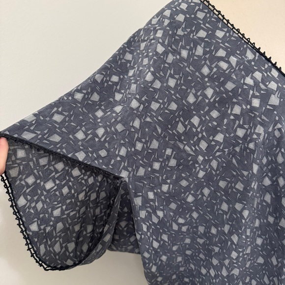 Johnny Was Biya Small 100% Silk Blouse Tunic Top ~ Relaxed Fit Gray Boho Modern - Picture 3 of 10